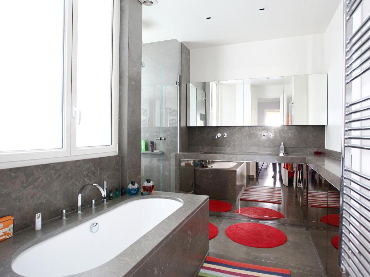 Outstanding 2 Bedrooms With A Terrific Eiffel Tower View Parijs Buitenkant foto