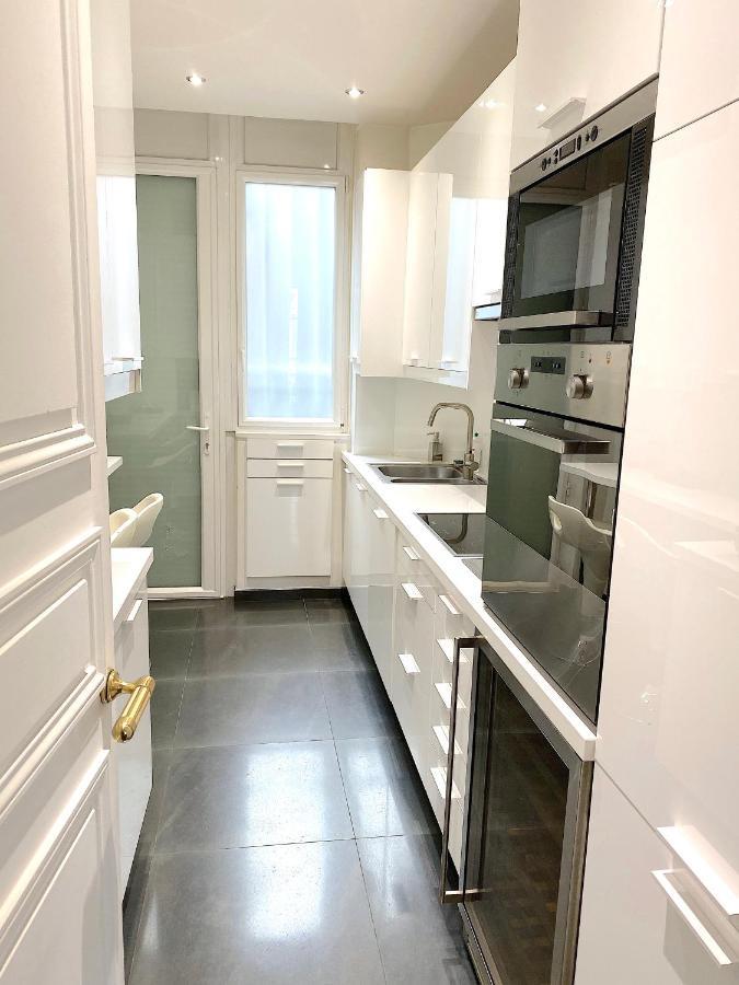 Outstanding 2 Bedrooms With A Terrific Eiffel Tower View Parijs Buitenkant foto